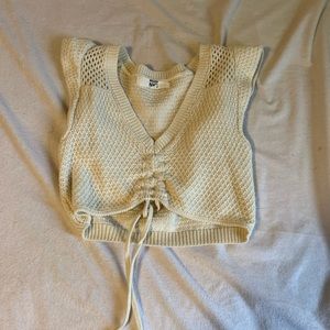Crocheted Crème Croptop